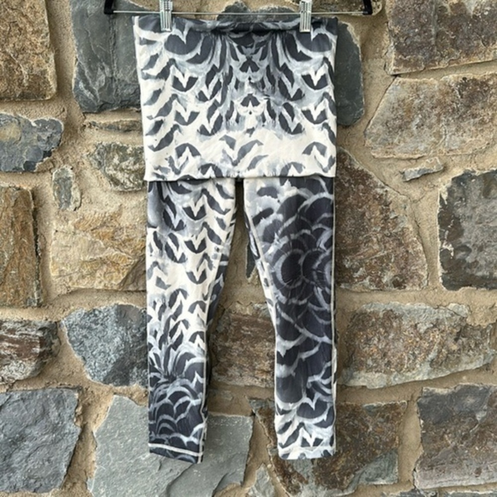 Lululemon Pants Womens 6 Gray Yin To You Skirted Legging Pretty Plume Angel Wing